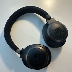 JBL Live 770NC Bluetooth Over-Ear Noise-Cancelling Headphones